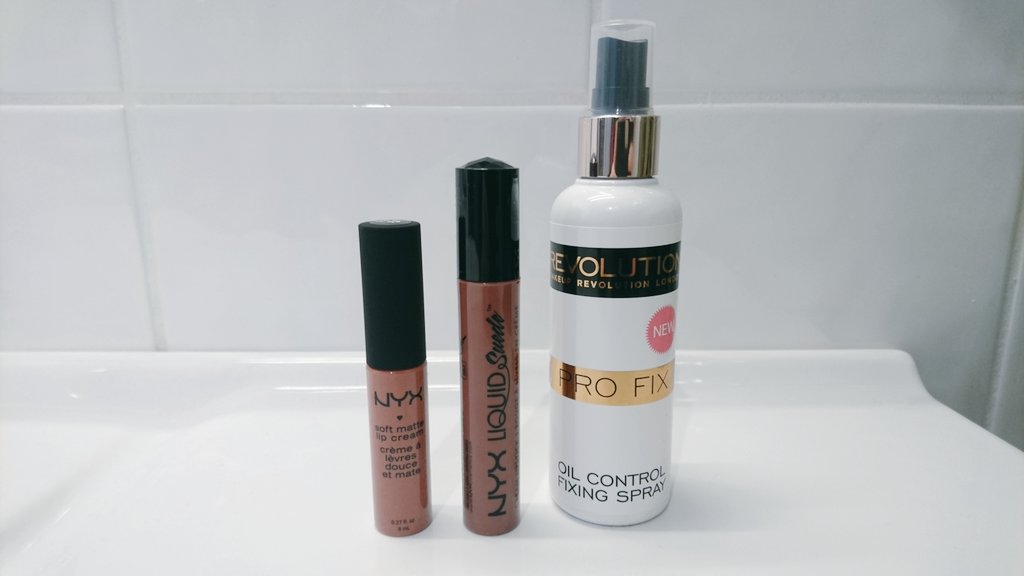 elviramedusa's tweet photo. Köpte tre olika saker i Nordicfeel. Facemist från Makeup Revolution, helt okej! Två st flytande läppstift från mitt favoritmärke Nyx ❤ https://t.co/Hzls05Ssst