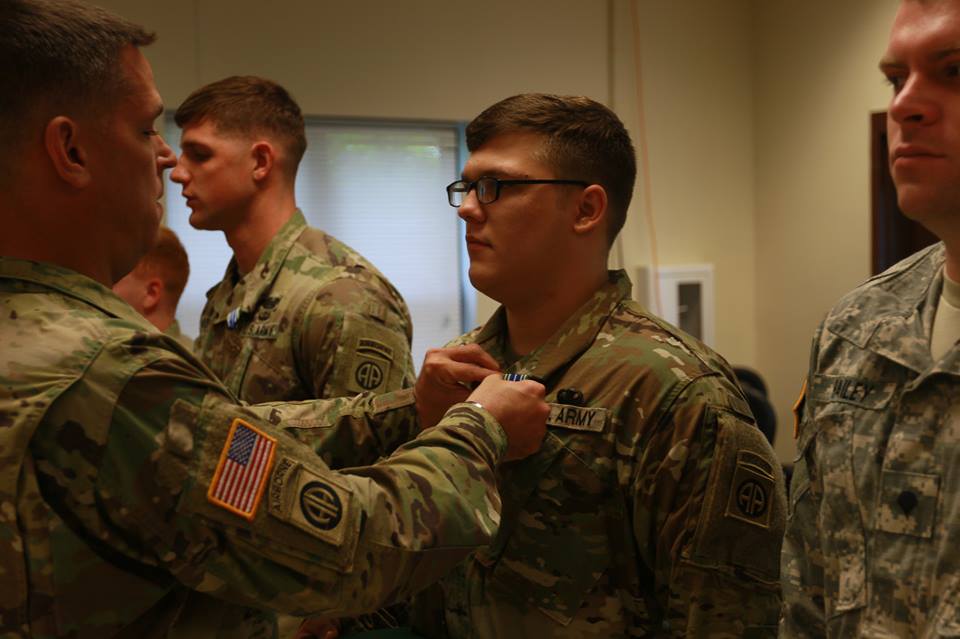 Strike_Hold's tweet photo. 2-504 Paratroopers were awarded for actions during a drug bust at the gate! #AmericasGuardofHonor #FridayFeeling #paratrooperforlife https://t.co/AkvSVMD2Hz