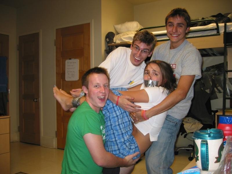 Was die wohl mit ihr angestellt haben 😂