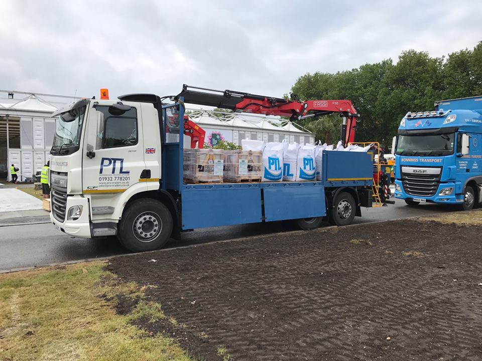 EMPaving's tweet image. Delighted and proud to be working with @ProTradersBM, Landscape Concepts, @scottsthrapston at #RHSChelsea #rhschelsea2017 using #EMVanilla