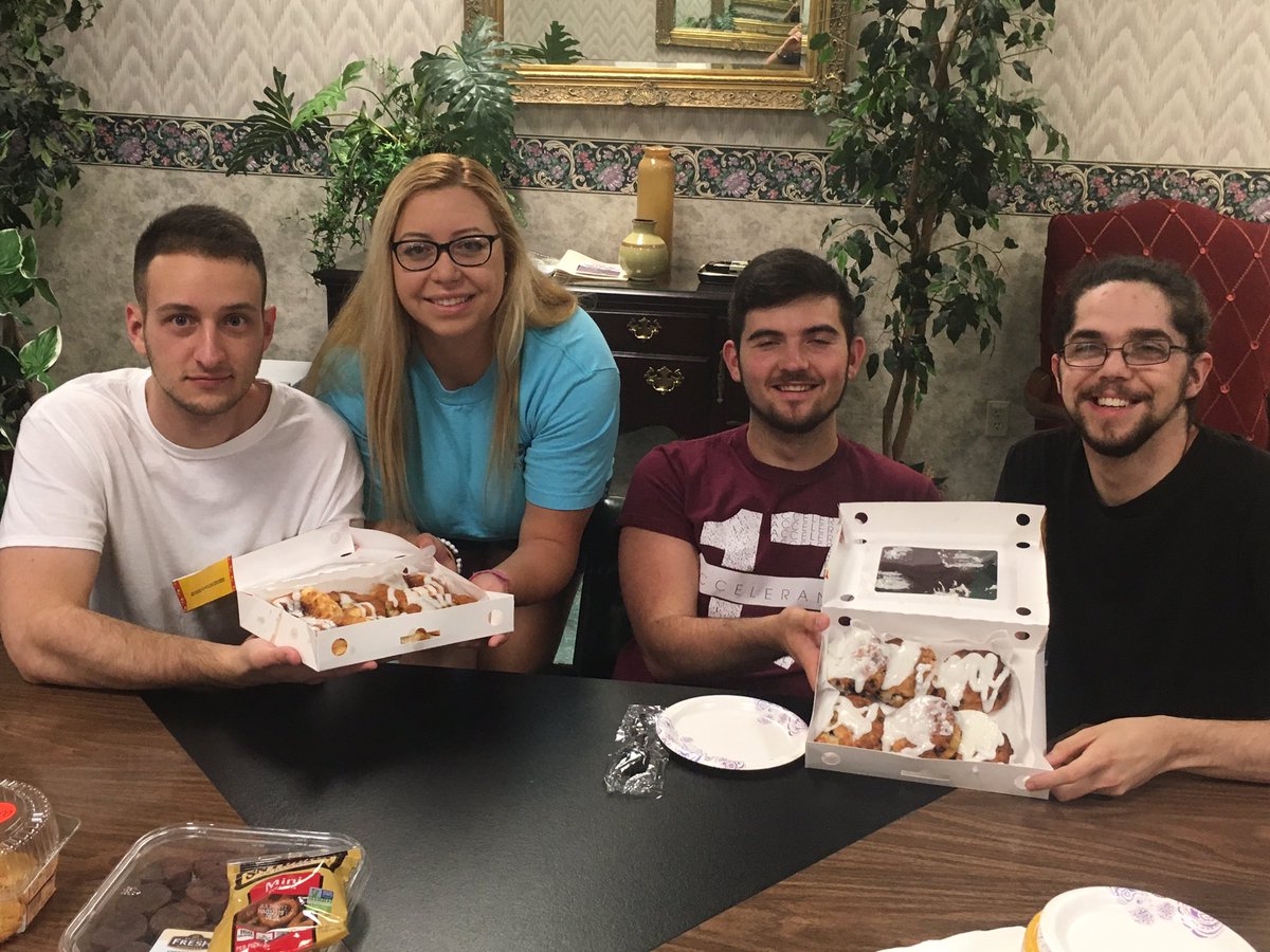 justSCMthings's tweet photo. Team cinnamon or team bo-berry? #aclassdivided https://t.co/CMjiVO1lDr