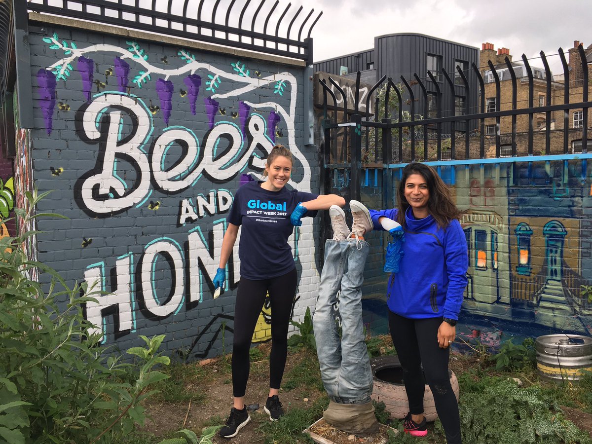No hiding from any jobs today! @CEBCareers volunteers being busy 🐝s <a href="/nomadic_gardens/">Nomadic Community</a> for #globalimpactday #cebgivesback