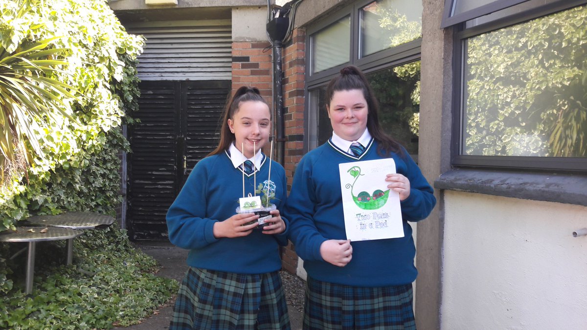 stpaulsg's tweet photo. First Year Business Studies students show off their pea plants in the sunshine yesterday. #PEA144 @cullyandsully #reciPEAforsuccess https://t.co/qq81CEpWjk