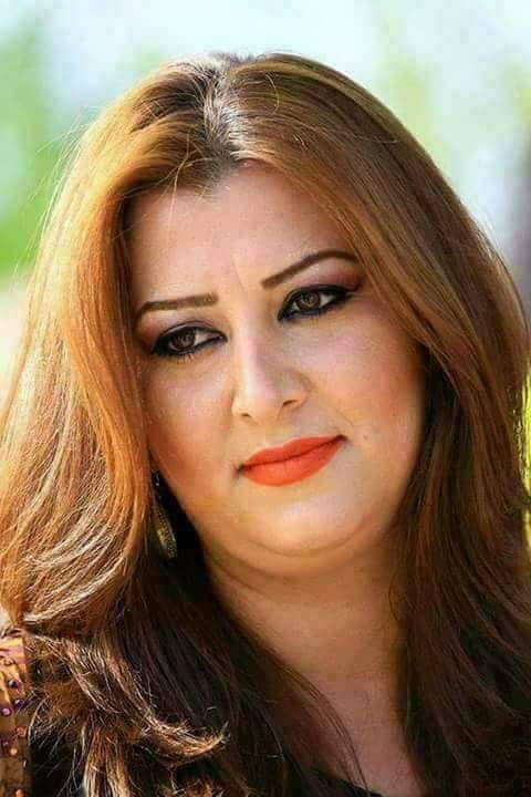 نعشق من بعيد 
نتواصل بالكلمات
بين الفواصل وبين النقاط
ليس لنا غير السطور والكلمات
قد لا نتلاقي ابدا ابدا
لاكن ارواحنا ستبقي في حالة عناق