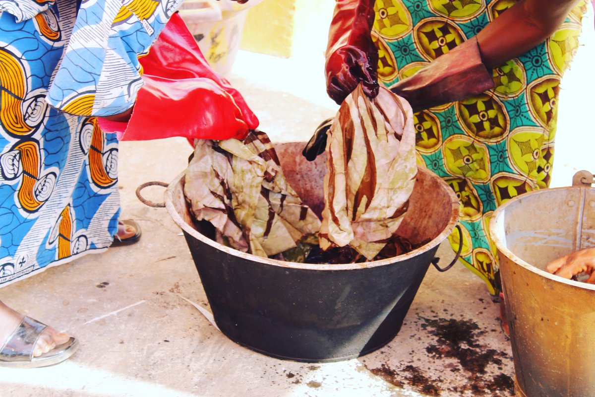 AssamaneSenegal's tweet photo. Grâce à Aid to Artisans 5 bénéficiaires suivront une formation en teinture naturelle la semaine prochaine #aidtoartisans #ecofriendlyfashion https://t.co/aj5TKzYI6v