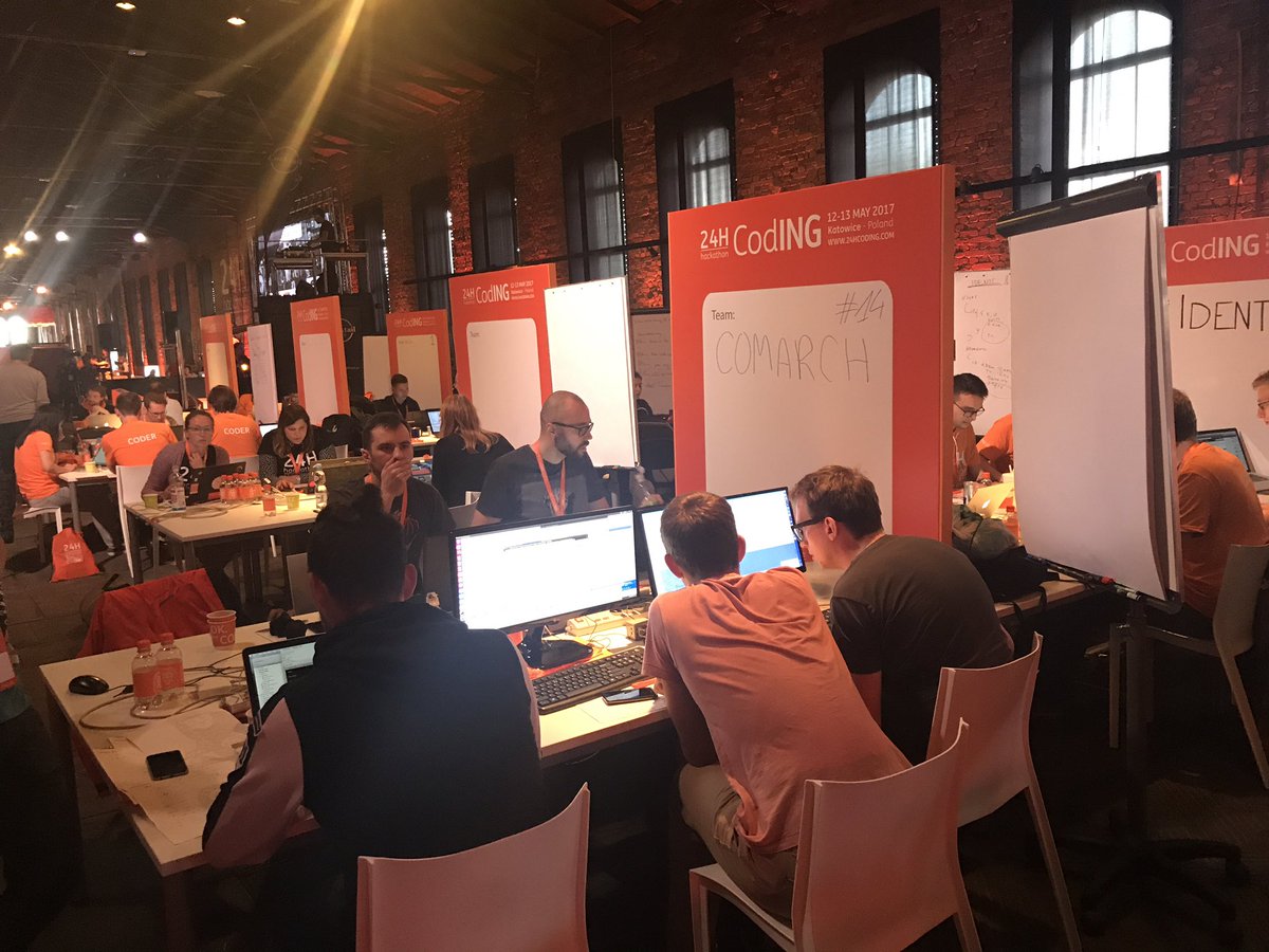 przemekspider's tweet image. Koderzy kodują, jurorzy pilnują, serwery działają. Czyli dzieje się :) #24HcodING