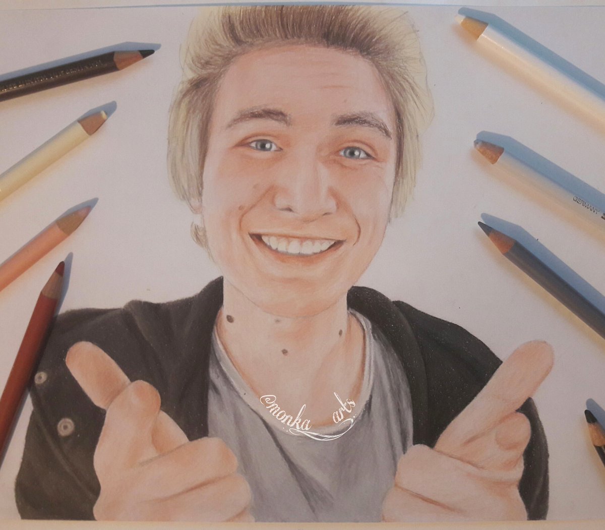 monka_arts's tweet photo. Hey Internet?! @Angeschrien ist meine bisher aufwändigste zeichnung mit 7,5 stunden 🤔😁 #angeschrien #kaputzenmodus https://t.co/UurE1wLoxD https://t.co/bbkJd4jfh8