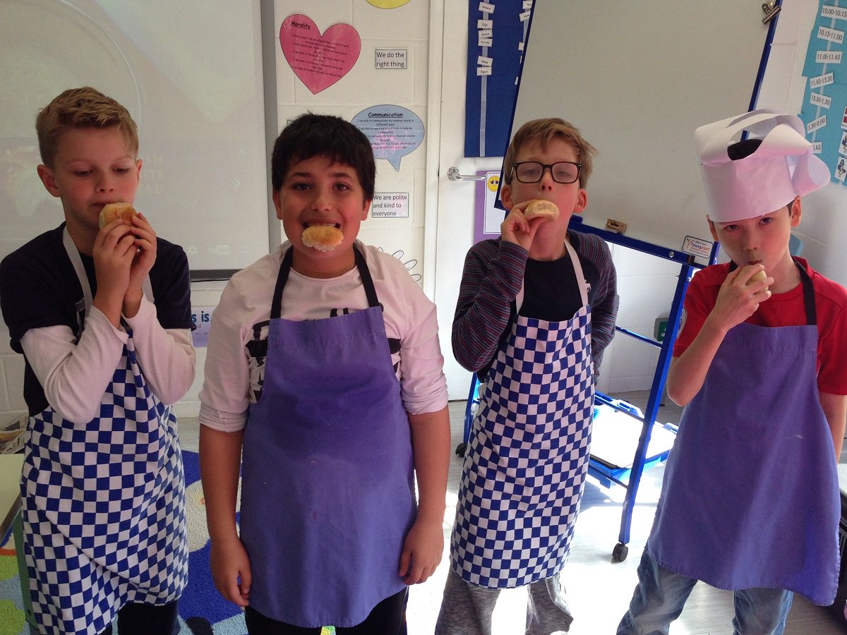 ISL Surrey Primary (@islsurrey) on Twitter photo Grade 3 Students loving their edible science projects: #Gardening and bread-making!#FridayFeeling <a href="/ElmNursery/">Elm Nursery</a> bit.ly/2pWB692 Grade 3 Students loving their edible science projects: #Gardening and bread-making!#FridayFeeling <a href="/ElmNursery/">Elm Nursery</a> bit.ly/2pWB692