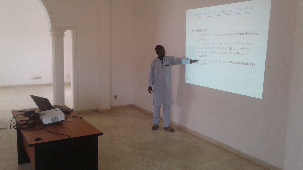 MamadDjigo's tweet photo. #VeilleTechno #GitFlow par @mmkmou à @NeticoaSN . #sentech #kebetu #Senegal https://t.co/YdDja1mzHG