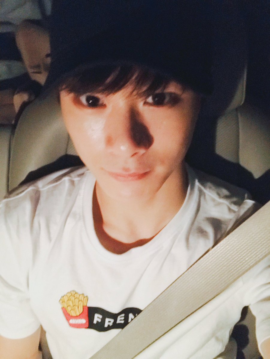offclASTRO's tweet photo. 밥도 든든하게 묵고 
안전벨트도 안전하게 매고 
가고있어요~ 걱정마소 울애기덜~💕 
#이제 #슬립모드로 #들어가볼까?? #ㅎㅎ https://t.co/3Bj3s3cwjj