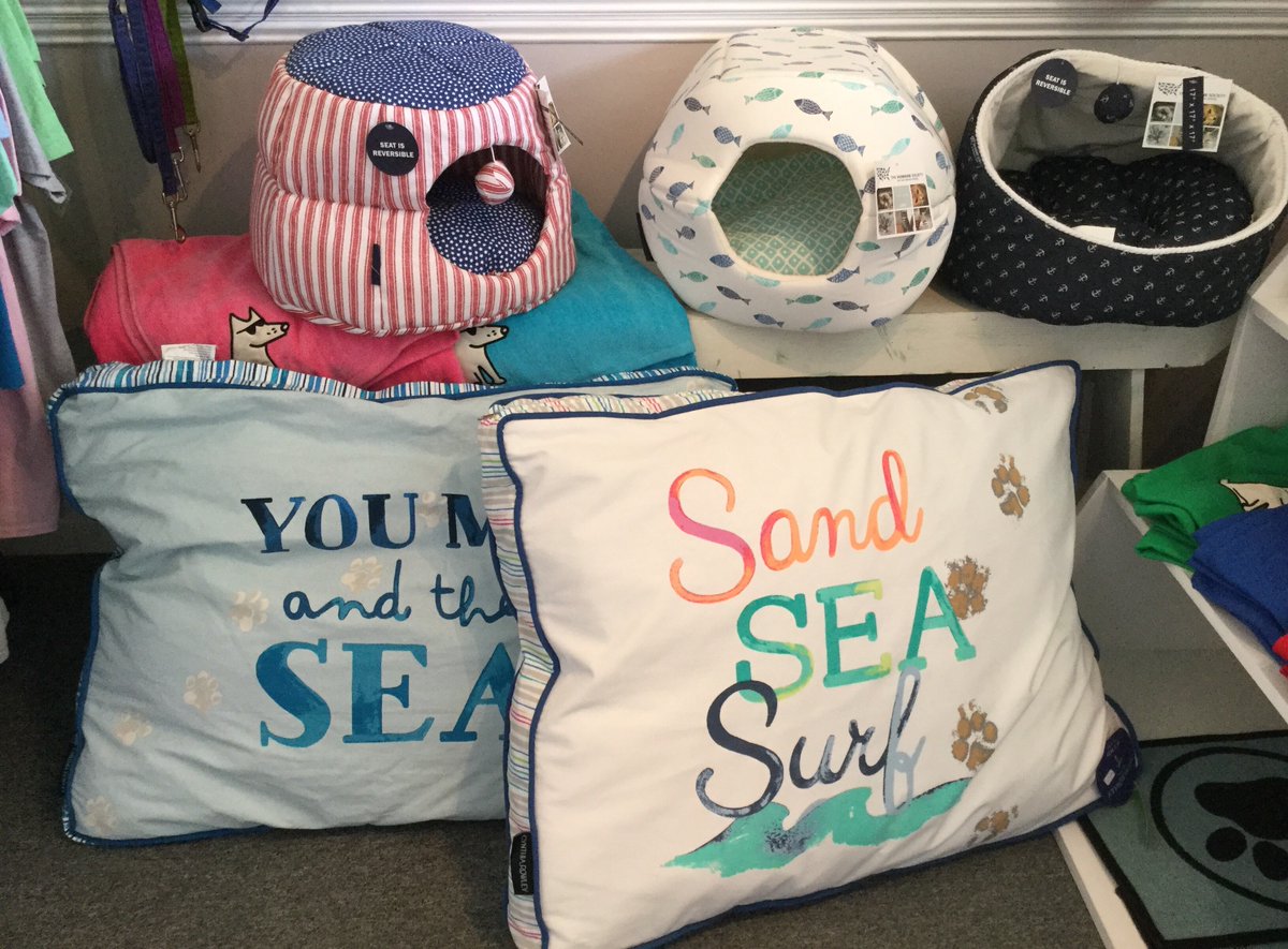 SaltyDogsBakery's tweet photo. Stop in &amp; see us or shop online ⤵️
https://t.co/KPEV0rkz1M #petstore #southportnc https://t.co/P2l5BflCKz