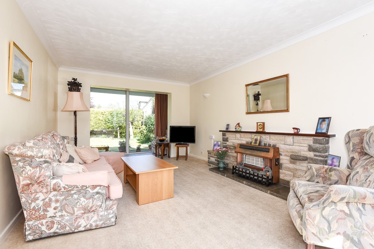 #property Why not take a peek at this lovely spacious detached 4 bedroom chalet bungalow located in #weymouth. Call 01305 251154 to view.