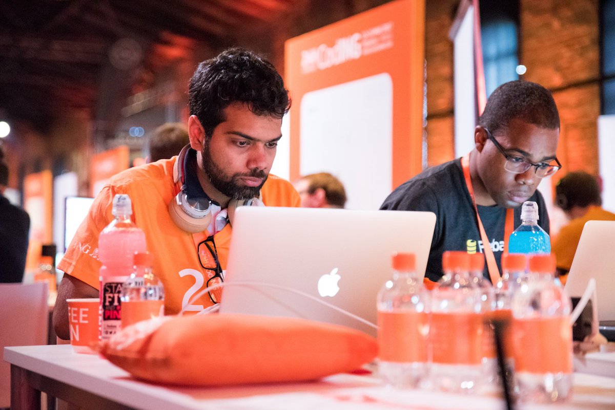 mpolowianiuk's tweet image. Jesteśmy z @przemekspider i @RadzewiczSzymon na Hackatonie ING w Katowicach, gdzie rozpoczął się 24-godzinny maraton kodowania! #24hCodING
