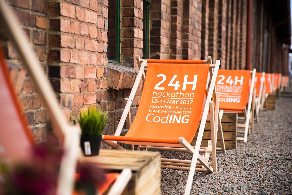 mpolowianiuk's tweet image. Jesteśmy z @przemekspider i @RadzewiczSzymon na Hackatonie ING w Katowicach, gdzie rozpoczął się 24-godzinny maraton kodowania! #24hCodING