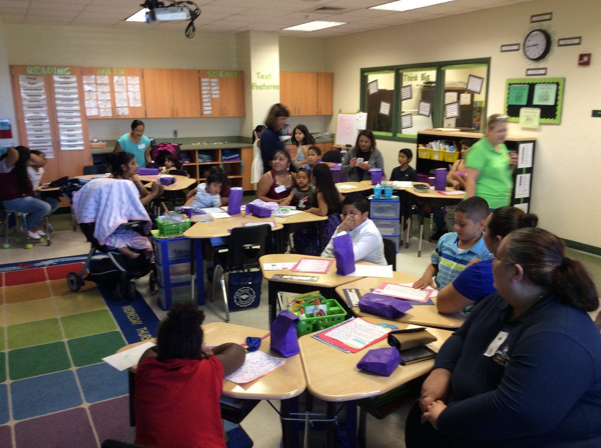 grade2pse's tweet photo. Mother's Day Tea @ParksideProud #MothersDay #2ndgrade #PSE https://t.co/XfPXoWlrSb