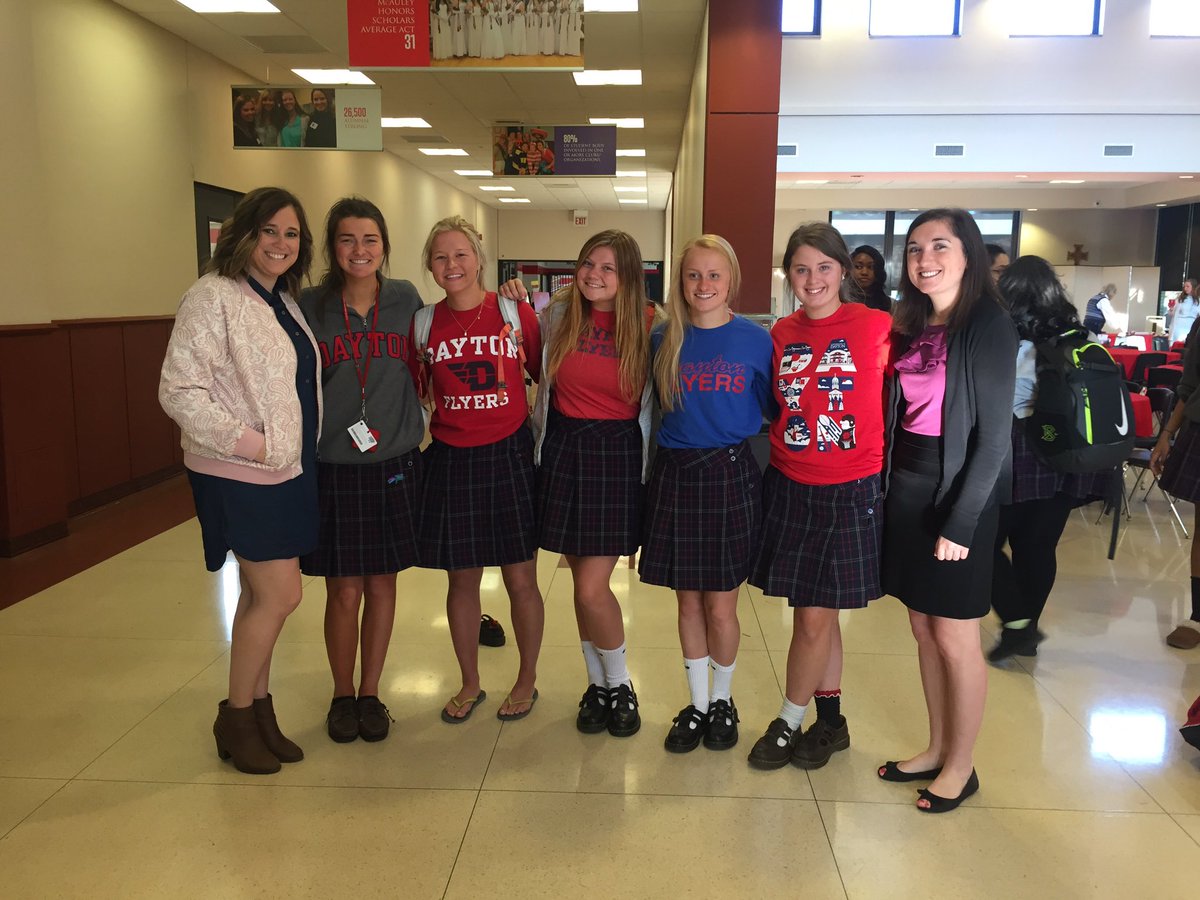 MsBoyceMMc's tweet photo. Flyers fly together! Ms. Kenny and her @univofdayton crew! https://t.co/R7d2aAYkzh