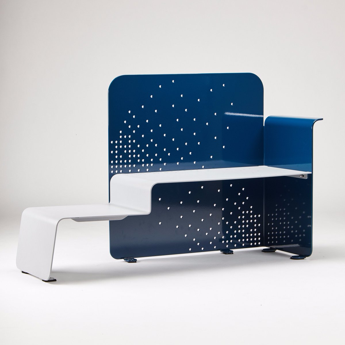 tf_urban's tweet photo. Be #creative be #design be #innovative be #inspired ! The 135 bench #madeinFrance is quite unique! https://t.co/0PjJdH8wHN