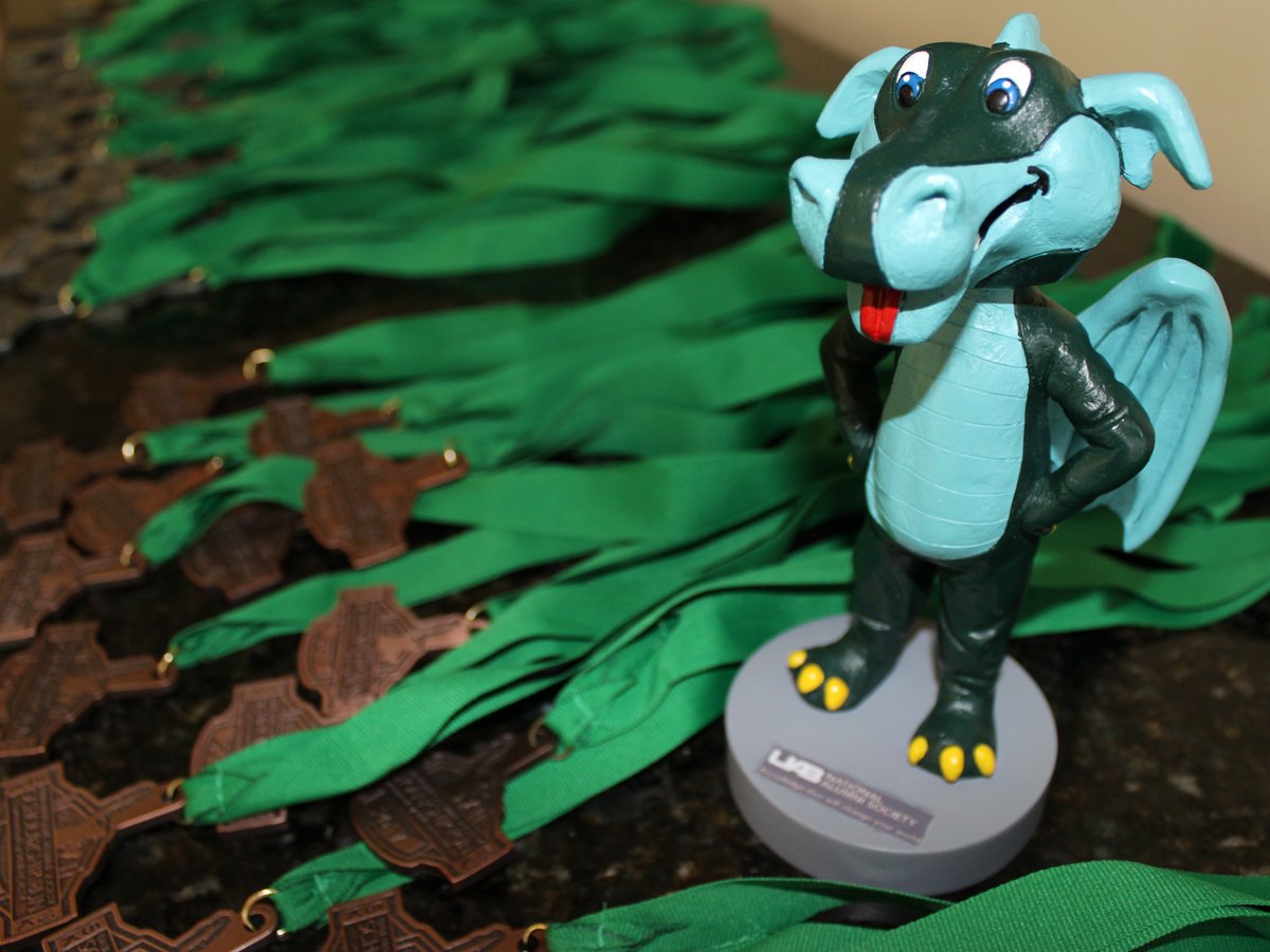 Someone has to guard the medals. Couldn't ask for anyone better!
#UAB5K10K <a href="/UABBlaze/">Blaze</a>