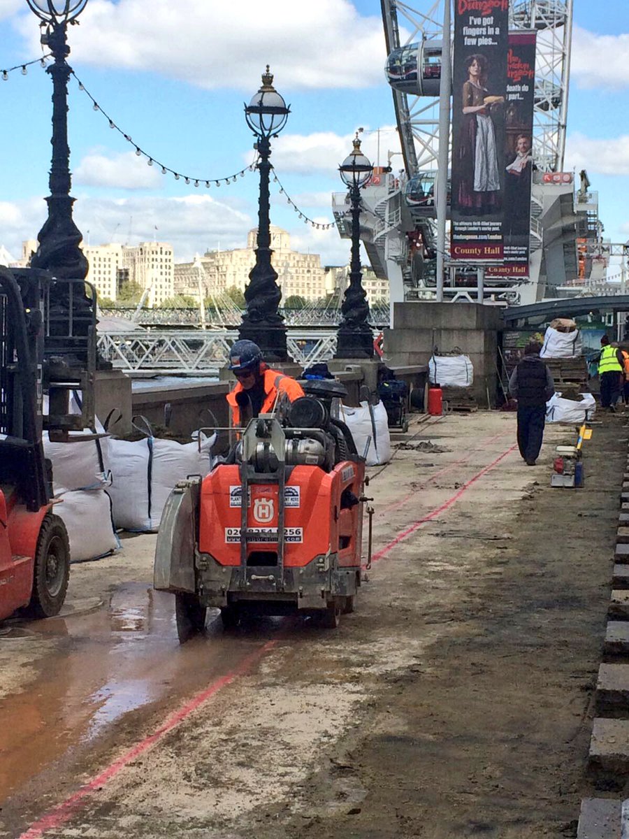 roborecuts's tweet photo. #Tb cutting out trenches with our @HusqvarnaNA #FS7000 to make way service pipes & cables.
#FloorSaw #DiamondCutting #London
#RoboreCuts https://t.co/ibLfS6pebS