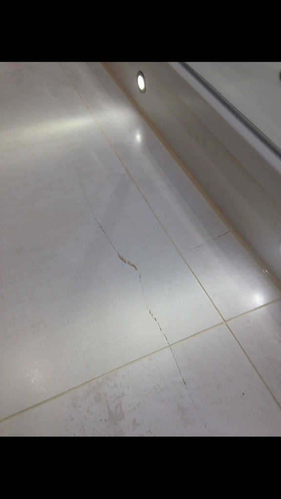 1UltimateFinish's tweet photo. Another before &amp; after pic of customers damaged floor tile. #marble #ceramic #repair #surfacerepair #finefinishing https://t.co/VMJhdPtIO7