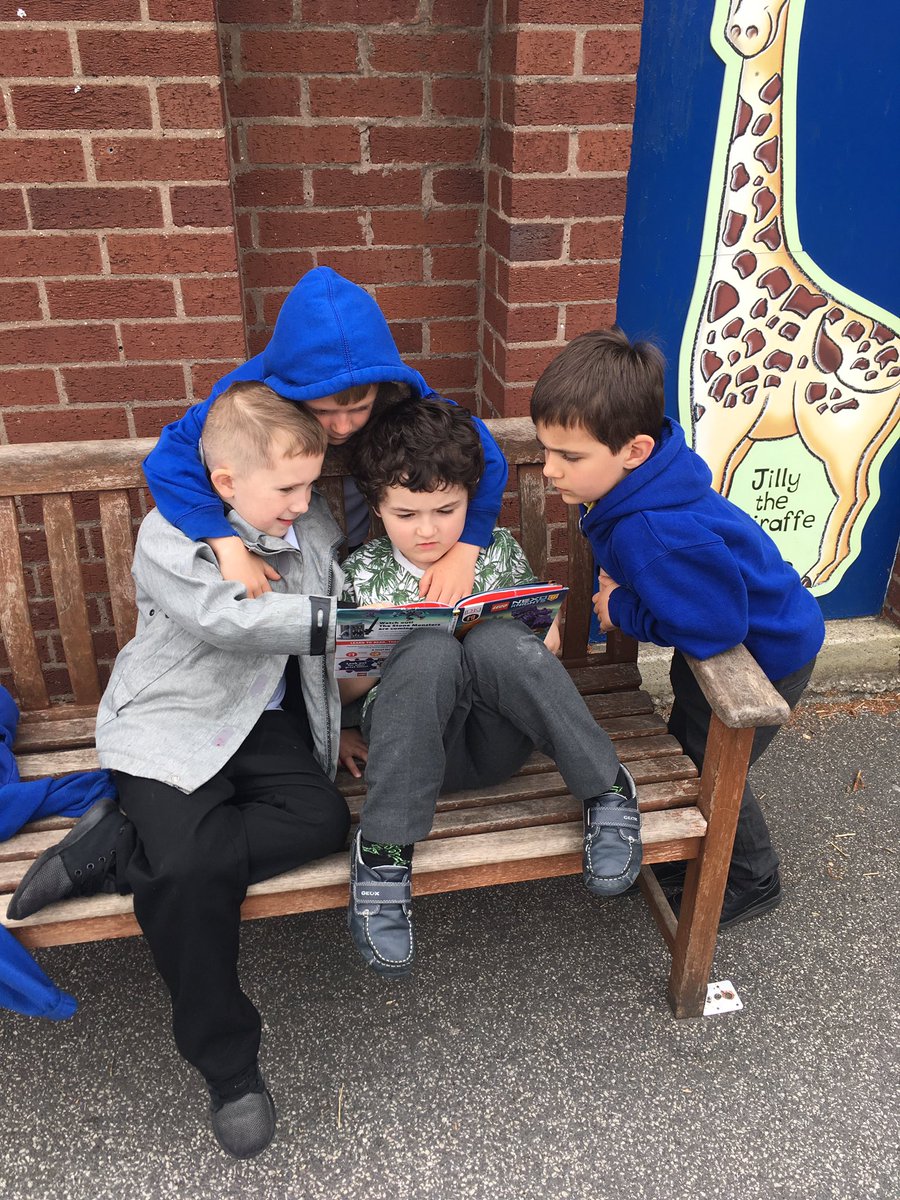TH_Year1's tweet photo. Awesome work boys... Outdoor fun #booklove #outdoor #readingisace #sharingastory https://t.co/68lNbg4tYR