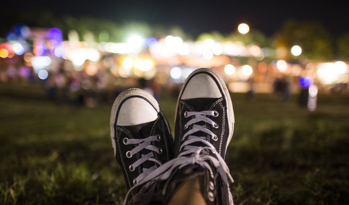 EventmoreApp's tweet image. Kesän kuumin festivaalikalenteri on nyt julkaistu Eventmoressa! Lataa se puhelimeesi tästä: eventmore.io/app/festivaalit #moreismore #festivaalit