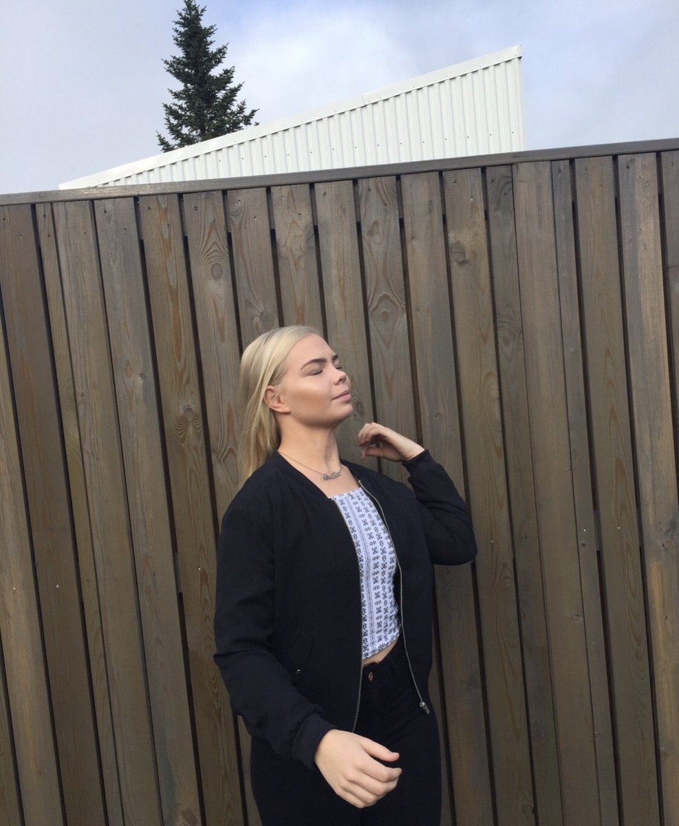 almaarut's tweet photo. Á bakvið allar myndir er amk ein svona https://t.co/wlAZEJVyrj