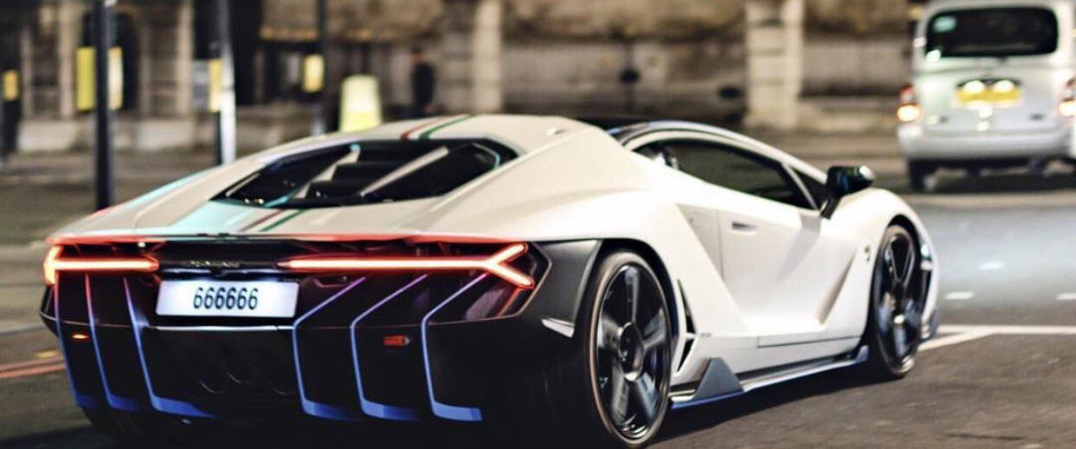 CrazyCars_Depot's tweet photo. #spaceship #sixsixsixsixsix #lambo #white #yup #yes https://t.co/LXfV90akLk