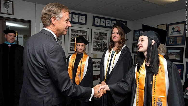 VirpiAlise's tweet photo. Tennessee is about to become the first state in the US to make community college free... https://t.co/OMThIAfZcM by #CNN via @c0nvey https://t.co/c1XirW00de
