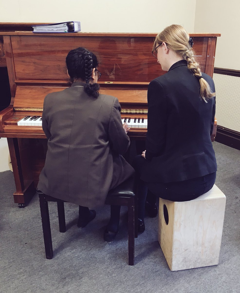 Music_HEX's tweet image. Here is Nichola our Music Rep for Y13 teaching Anjali in Y8 some tunes. #passingontheknowledge TMR