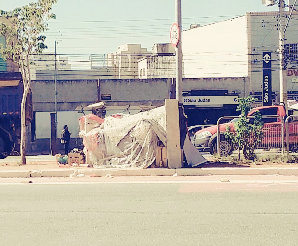 Bigodez's tweet photo. @gmargarido @UsuariosMetroSP @metrosp_oficial @prefsp @L1Azul Já cresceu um pouquinho mais a ~COMUNIDADE~ #SJUDAS @prefsp. Se não for feito nada teremos uma nova Cracolandia (pode falar essa palavra?) https://t.co/HKe768D4cB