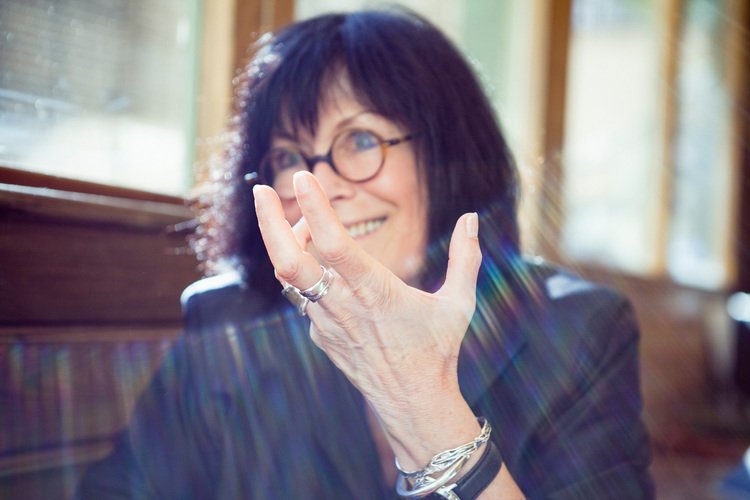 la propera setmana ens visitarà la gran dama de les lletres quebequeses Denise Desautels per presentar la novel·la UNA FELICITAT IMPOSADA