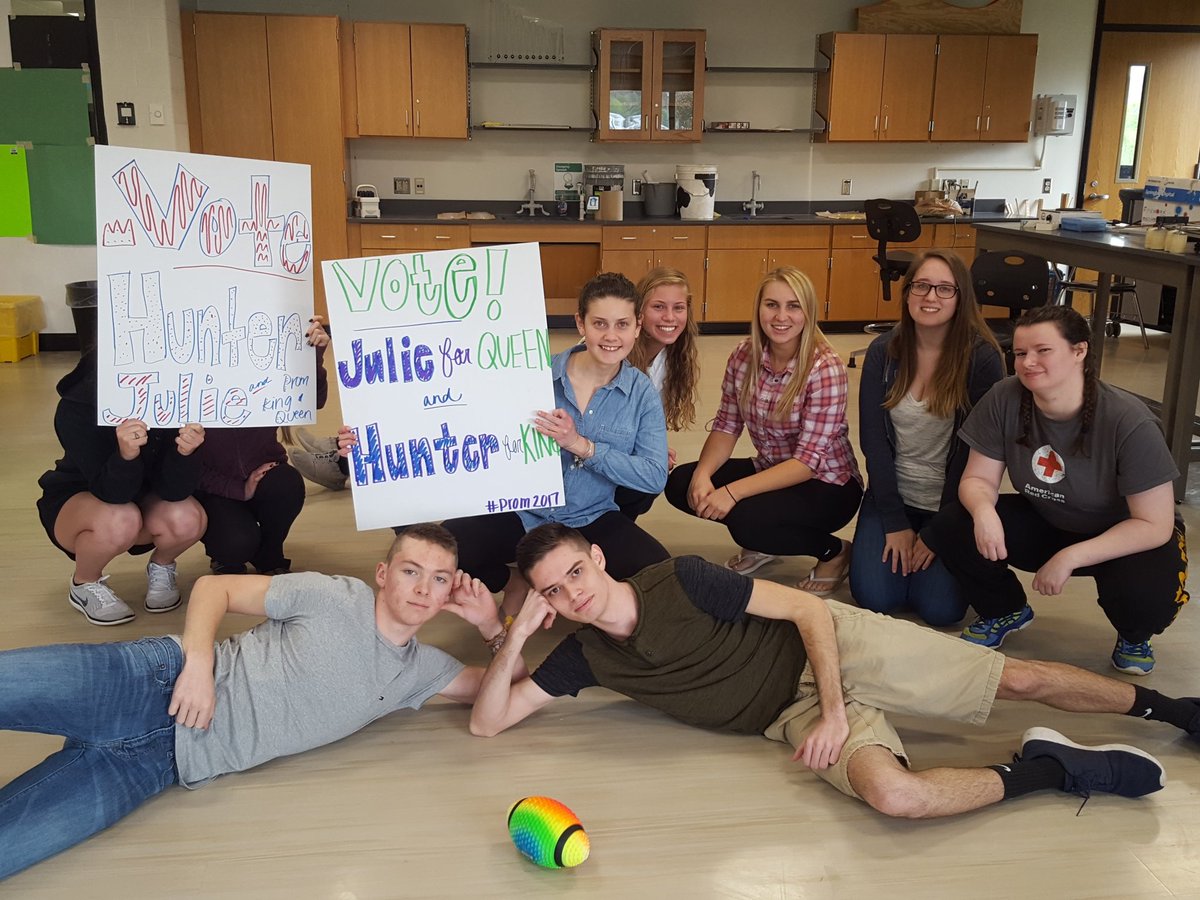 MrVerspoor's tweet photo. I think they're ready for tonight! #prom2017 #hunterjulie #windsorcsd https://t.co/MSNIfa9sRG