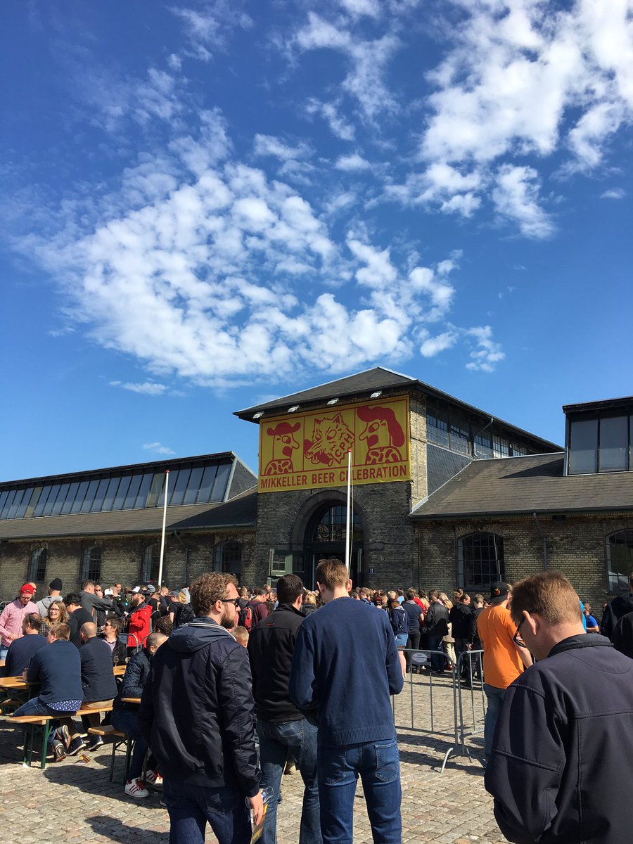 HopGate's tweet image. Suns out ready for some beer...☀️☀️🍺🍺
#MBCC17