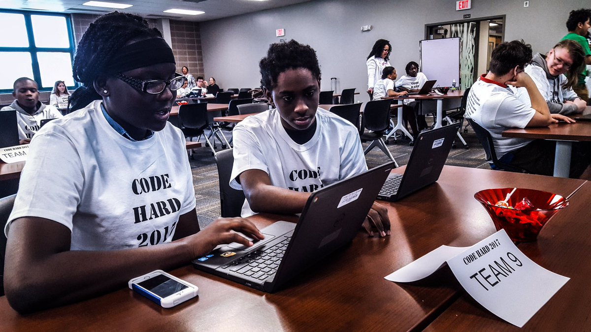 RayWeikal_KSD's tweet image. The @kcpublicschools #CodingOlympiad has started @KCPSManual! Our scholars are showing their high-tech skills using @CodeHS software.
