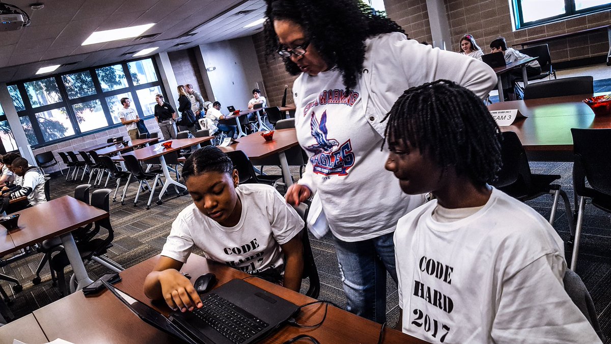 RayWeikal_KSD's tweet image. The @kcpublicschools #CodingOlympiad has started @KCPSManual! Our scholars are showing their high-tech skills using @CodeHS software.