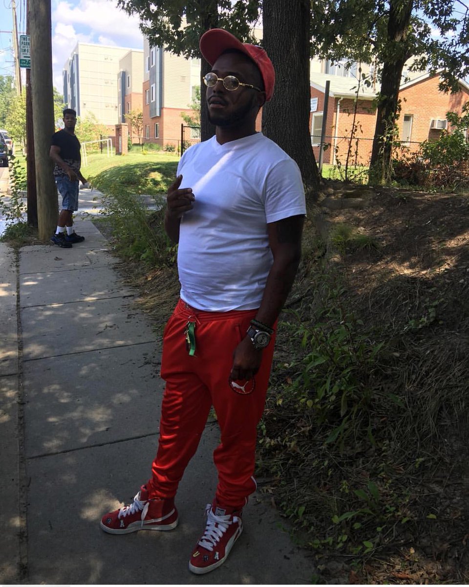 worldofReee's tweet photo. #LONGLIVEBUTTAB🎱🖤 https://t.co/mEaccC2jtH