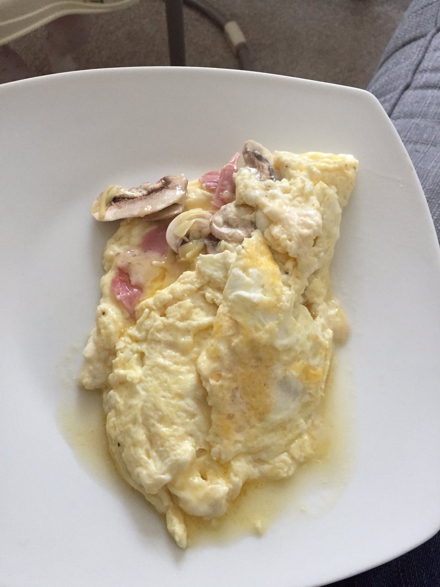 MrMartinFarrell's tweet photo. @GordonRamsay what would you rate this omelette my girlfriend cooked me https://t.co/FZMd0YwWRh