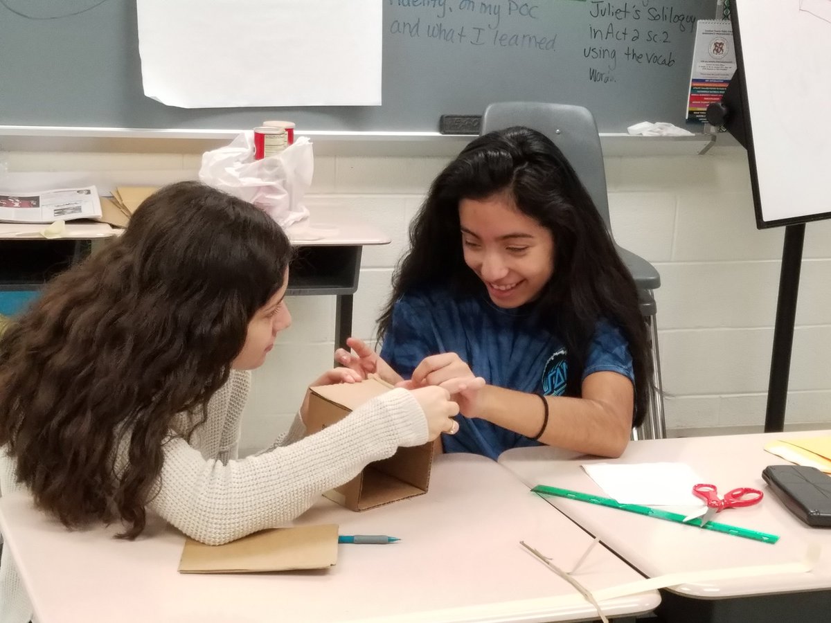 STM_AVID's tweet image. AVID Ss take on the #pringleschallenge  @nancylatour @ScienceAtSTM @SterlingMiddle1 #thinkoutsidethebox😊