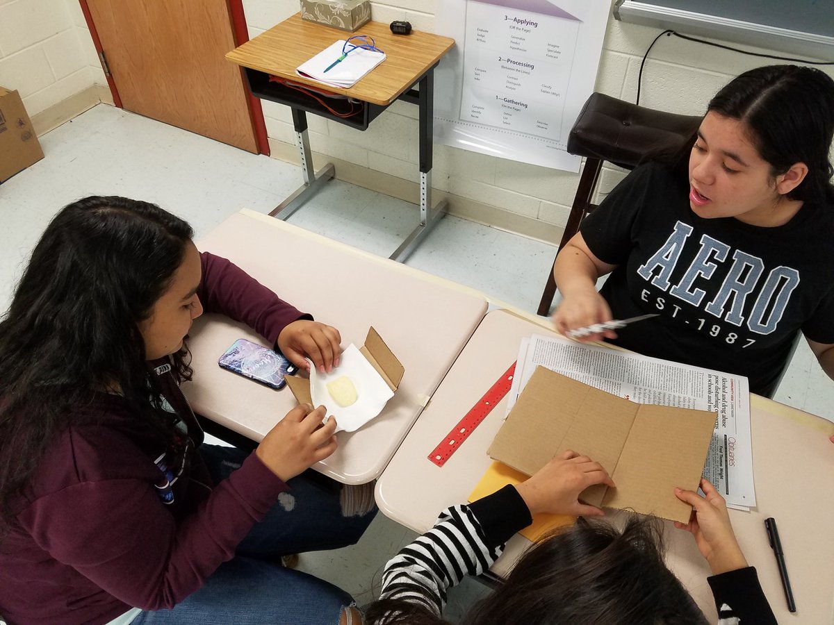 STM_AVID's tweet image. AVID Ss take on the #pringleschallenge  @nancylatour @ScienceAtSTM @SterlingMiddle1 #thinkoutsidethebox😊