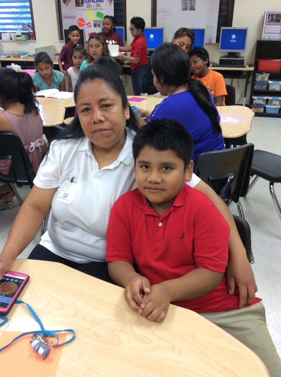 grade2pse's tweet photo. Happy Mother's Day to all our wonderful moms! @ParksideProud #ccpsactivities https://t.co/pMzZbbxogT