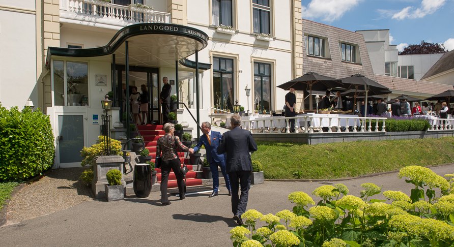 Mannenline-up van <a href="/VNONCWNoord/">VNO-NCW Noord</a> event roept afschuw op: 'En dat in deze tijd' rtlz.nl/opinie/mannenl…