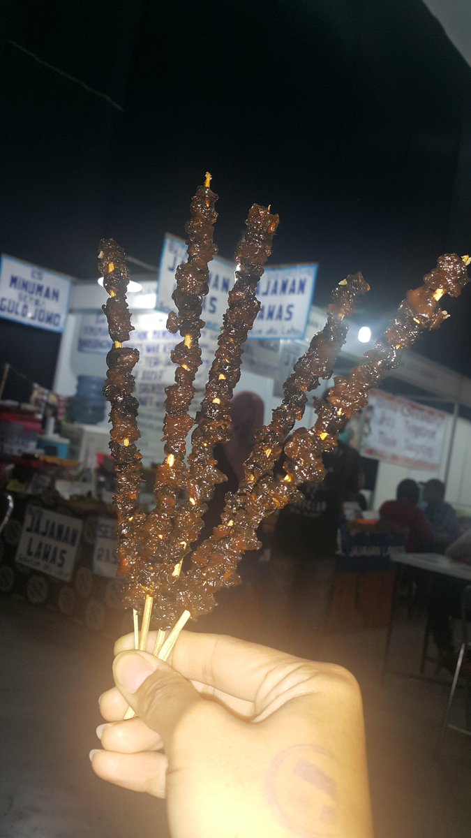 "Sate Keong", satu tusuk 2ribu di stand Jajanan Lawas bu Tri....Festival Jajanan Kekinian 10 s/d 14 Mei 2017 di JEC....asin,pedes...