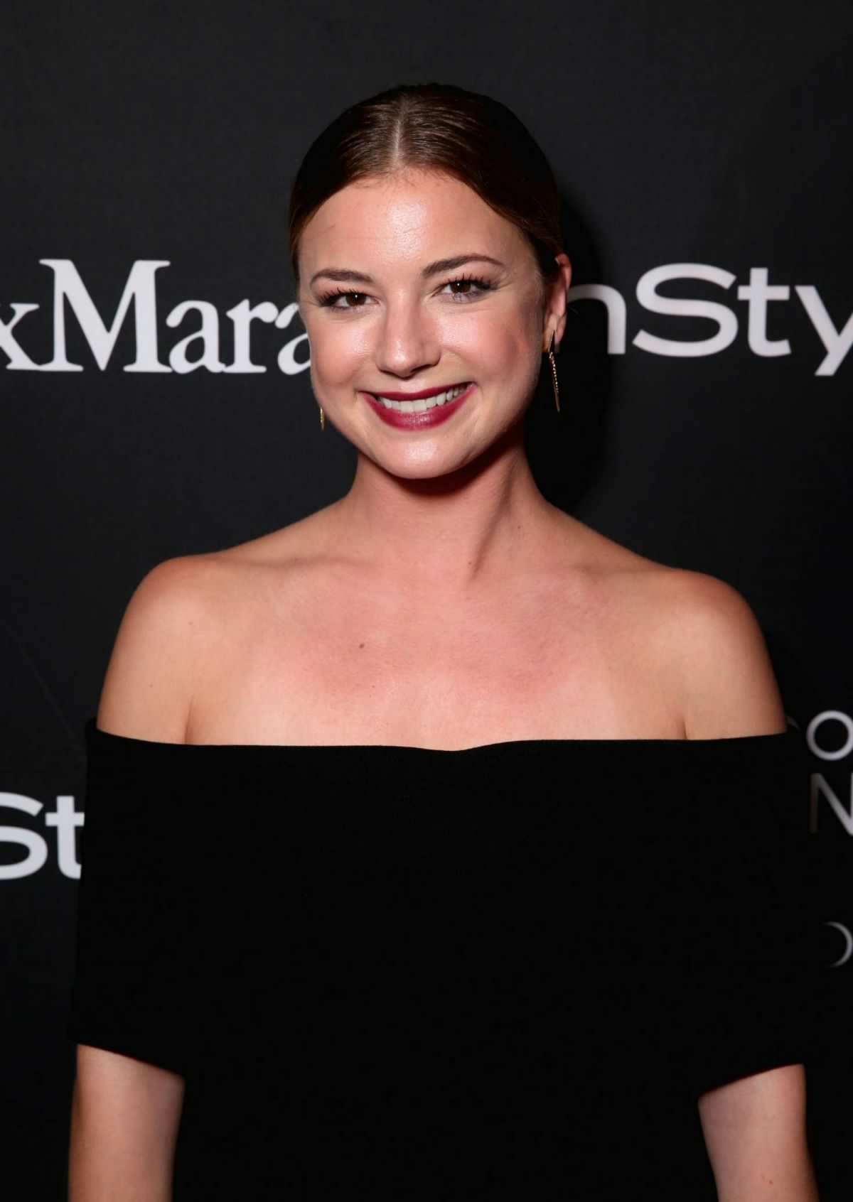 Hoje é aniversário dessa pessoa incrível HAPPY BDAY EMILY VANCAMP 