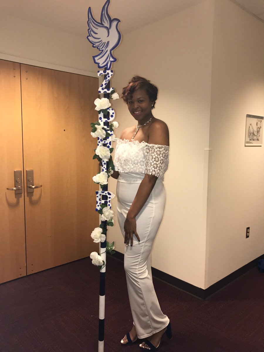 __TOOKAY's tweet photo. #VCUSSW2017 Congrats Sissy , so proud of you 😩💙 Change the world !!! https://t.co/V8y0POrdWa