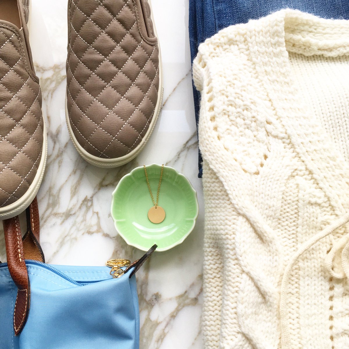 shopkelliames's tweet photo. Happy Friday! 🎉 💘 Keepin' it simple in the Devon necklace. Find your #perfectpendant at https://t.co/tGHJUVY1KQ. #jewelry #lifestyle https://t.co/8KevJOqgDl