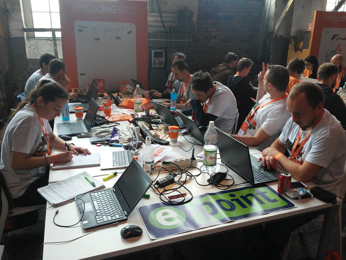 epointsa's tweet photo. e-point hacking team at work #24coding https://t.co/rt1aJpe7c2