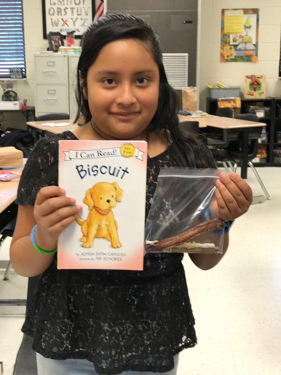 Cwhite815's tweet image. Books and Treats... PAws here we come.  Our Pawsitive Reason to Read!  
#RCSwolvesPLN 
#romeFloydCountyAnimalControl 
#☺️PAWS