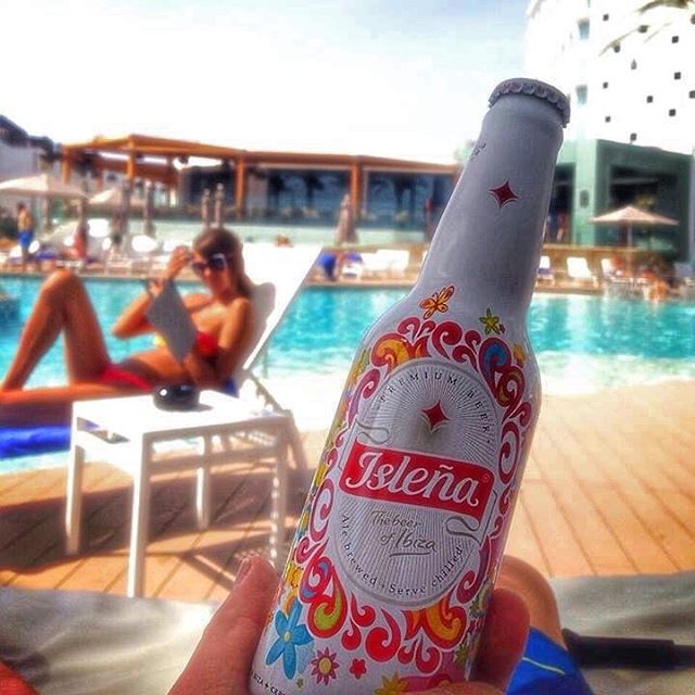 islenabeer's tweet photo. Enjoy! "Kiss Ibiza #hardrockibiza #ibiza" #hotgirs #swimpool #islenabeer #beer 📷: @star699 https://t.co/7DnmPff9Hs
