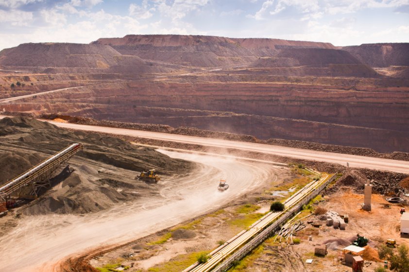 debeersgroup's tweet photo. Cut-8 at #Jwaneng #mine is expected to contribute US$31bn to #Botswana’s economy during operations #BuildingForever https://t.co/2CyuFFgA0f https://t.co/pU3NLrFpVC